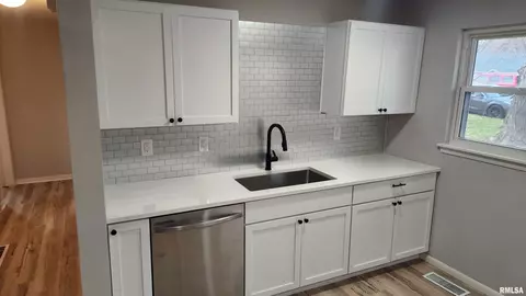 Kitchen - 2108 E Cornell St, Peoria, IL 61614 photo 1 of 4