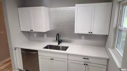Kitchen - 2108 E Cornell St, Peoria, IL 61614 photo 2 of 4