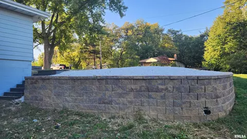 Exterior - 2108 E Cornell St, Peoria, IL 61614 photo 6 of 11
