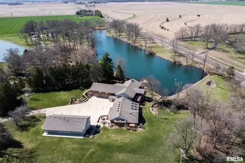 16877 Springfield Rd, Pekin, IL 61554