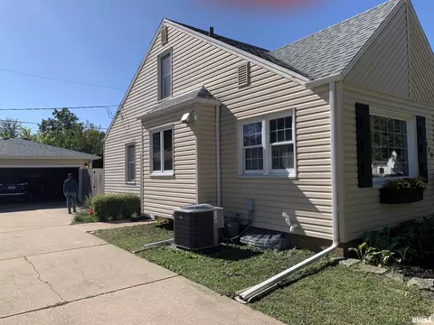 920 Elmhurst Ave, Peoria, IL 61603 photo 2