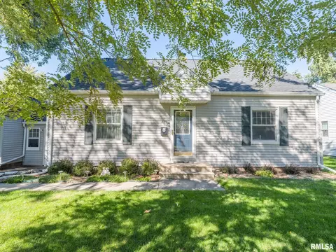 801 Eldridge St, Washington, IL 61571 photo 2
