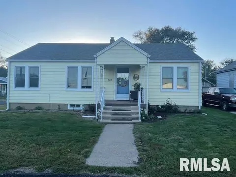 1921 Karo St, Pekin, IL 61554