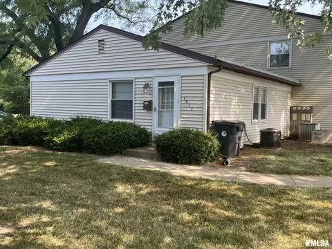 1018 Florence Ave, Pekin, IL 61554
