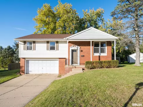 2215 W Warwick Dr, Peoria, IL 61614