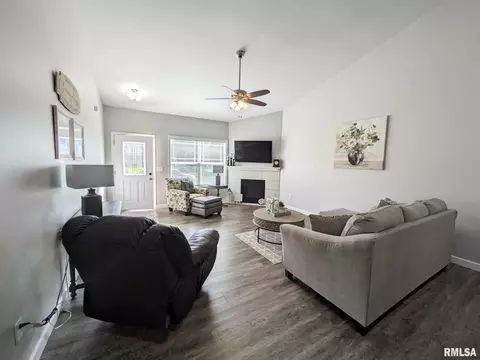 1461 Eagle Ave, Washington, IL 61571 photo 6