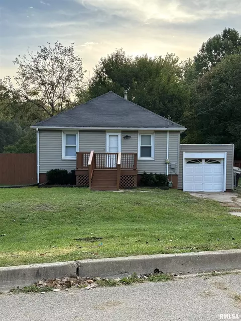 111 Fahey Hollow Rd, East Peoria, IL 61611