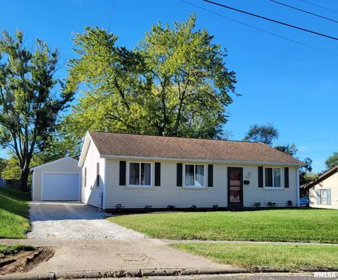 110 Berry Rd, Marquette Heights, IL 61554