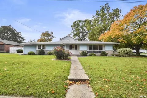202 E Cypress St, Elmwood, IL 61529