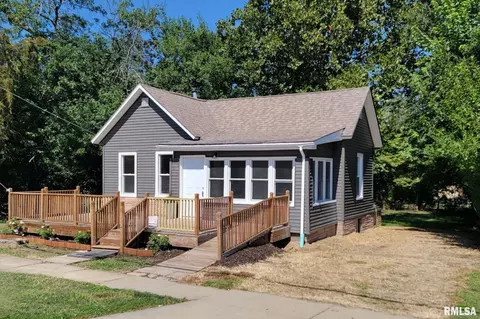 301 E 3rd St, Delavan, IL 61734