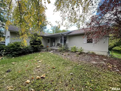 108 Westminster Dr, Mackinaw, IL 61755