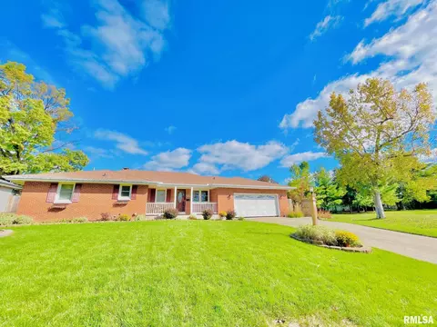 4610 N Laurel Dr, Peoria, IL 61614