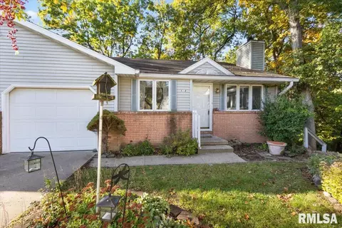 618 Woodland Knolls Rd, Germantown Hills, IL 61548