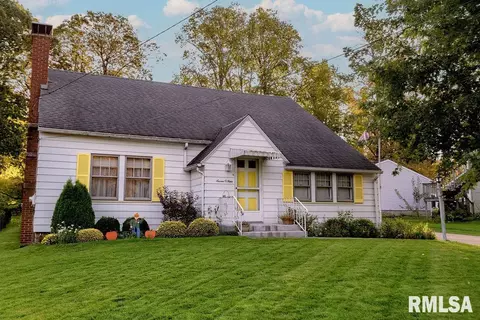 709 S Main St, Eureka, IL 61530 photo 3