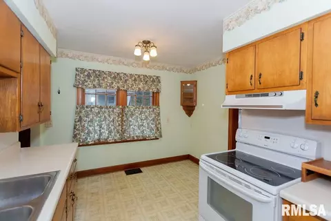 709 S Main St, Eureka, IL 61530 photo 24