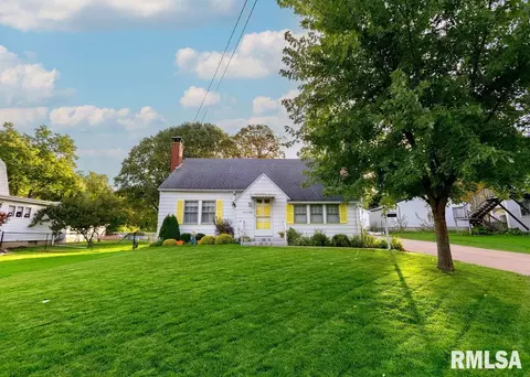 709 S Main St, Eureka, IL 61530 photo 17