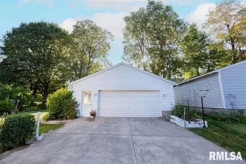 709 S Main St, Eureka, IL 61530 photo 9