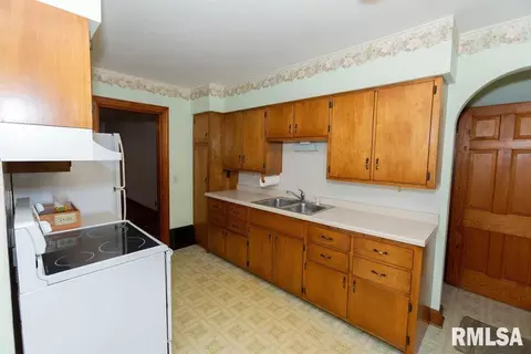 709 S Main St, Eureka, IL 61530 photo 22
