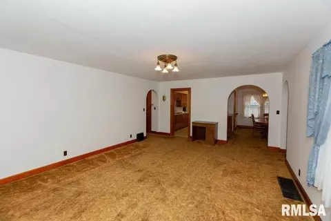 709 S Main St, Eureka, IL 61530 photo 29