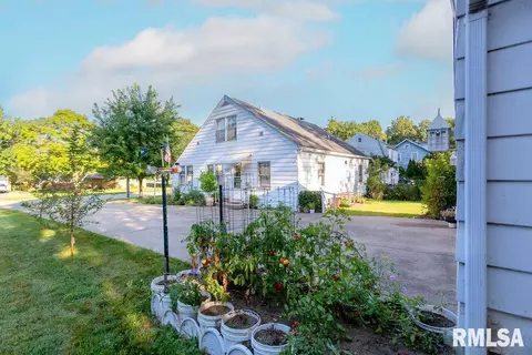 709 S Main St, Eureka, IL 61530 photo 13