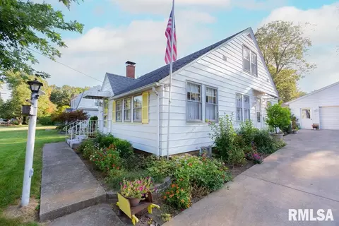 709 S Main St, Eureka, IL 61530 photo 16