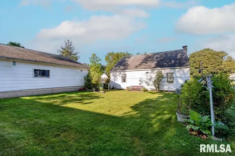 709 S Main St, Eureka, IL 61530 photo 12