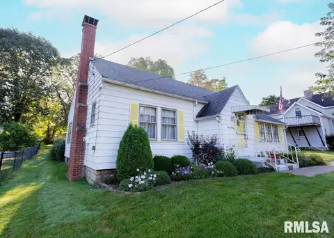 709 S Main St, Eureka, IL 61530 photo 6