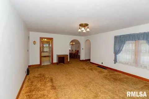 709 S Main St, Eureka, IL 61530 photo 30