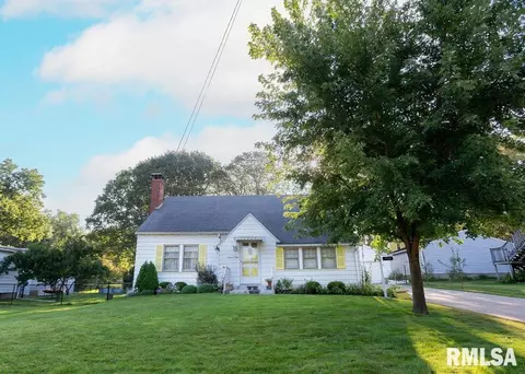 709 S Main St, Eureka, IL 61530 photo 5