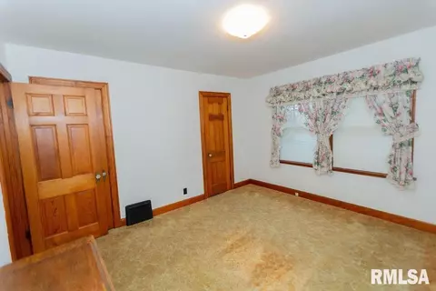 709 S Main St, Eureka, IL 61530 photo 37