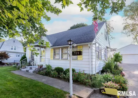 709 S Main St, Eureka, IL 61530 photo 7