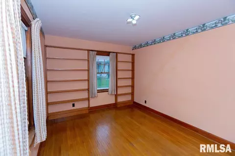 709 S Main St, Eureka, IL 61530 photo 32