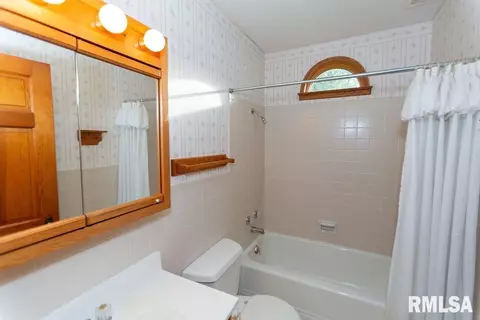 709 S Main St, Eureka, IL 61530 photo 34