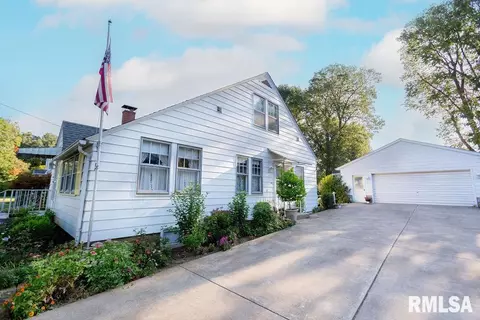 709 S Main St, Eureka, IL 61530 photo 8
