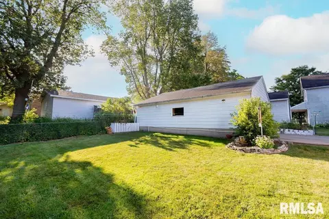 709 S Main St, Eureka, IL 61530 photo 11