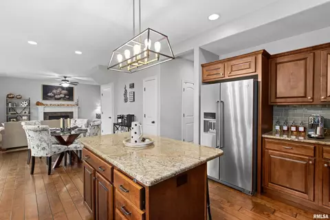 2500 W Alabaster Ave, Dunlap, IL 61525 photo 8