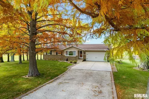 7289 Sparrow Rd, Hopedale, IL 61747