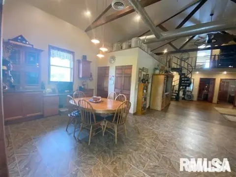 Dining - 1751 E Walnut St, Canton, IL 61520 photo 3 of 8
