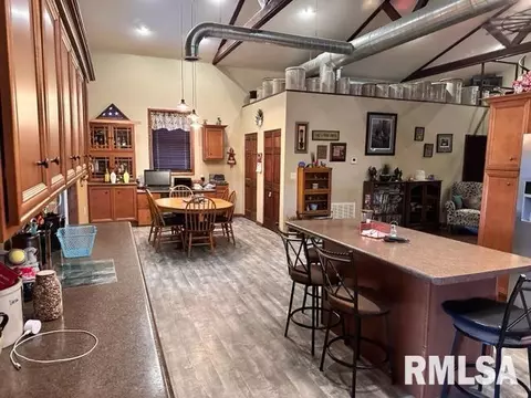 Exterior - 1751 E Walnut St, Canton, IL 61520 photo 2 of 11