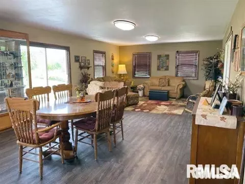 Dining - 1751 E Walnut St, Canton, IL 61520 photo 8 of 8
