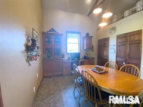 Dining - 1751 E Walnut St, Canton, IL 61520 photo 2 of 8