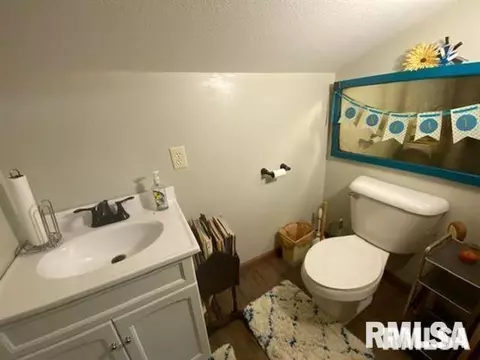 Bath - 1751 E Walnut St, Canton, IL 61520 photo 1 of 6