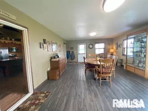 Dining - 1751 E Walnut St, Canton, IL 61520 photo 5 of 8