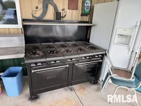Kitchen - 1751 E Walnut St, Canton, IL 61520 photo 6 of 6