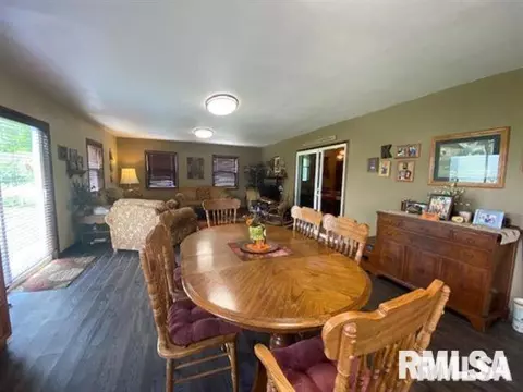 Dining - 1751 E Walnut St, Canton, IL 61520 photo 7 of 8