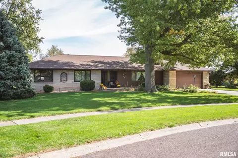 918 Birchwood Dr, Washington, IL 61571