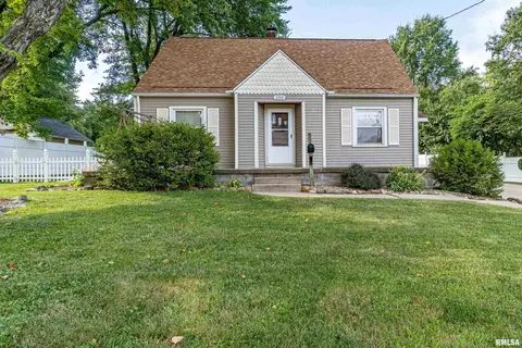 200 Hilldale Ave, Washington, IL 61571