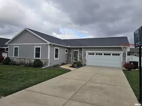 1403 Hampton Rd, Washington, IL 61571