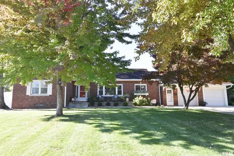 704 W Stratford Dr, Peoria, IL 61614