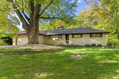 2607 Fondulac Dr, East Peoria, IL 61611